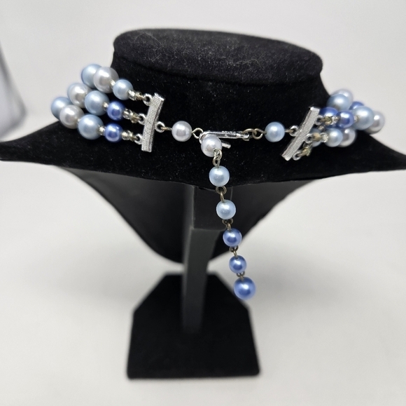 VINTAGE JAPAN THREE STRAND BEADED NECKLACE SHADES OF BLUE WOMEN COSTUME JEWELRY - Picture 5 of 9